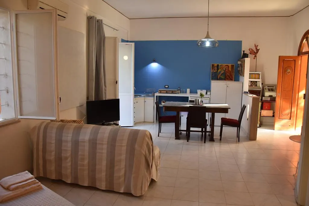 Artroom Garden Noto Apartment